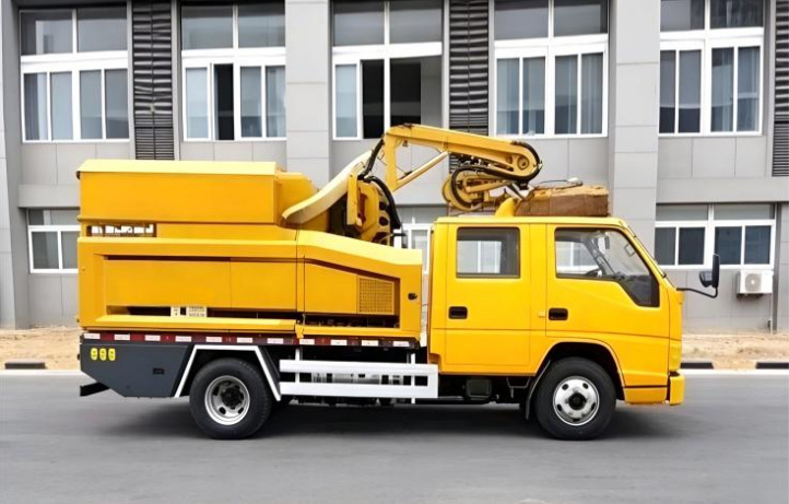 Jiangling 7m³ Green Space Trimming Truck detail view 5