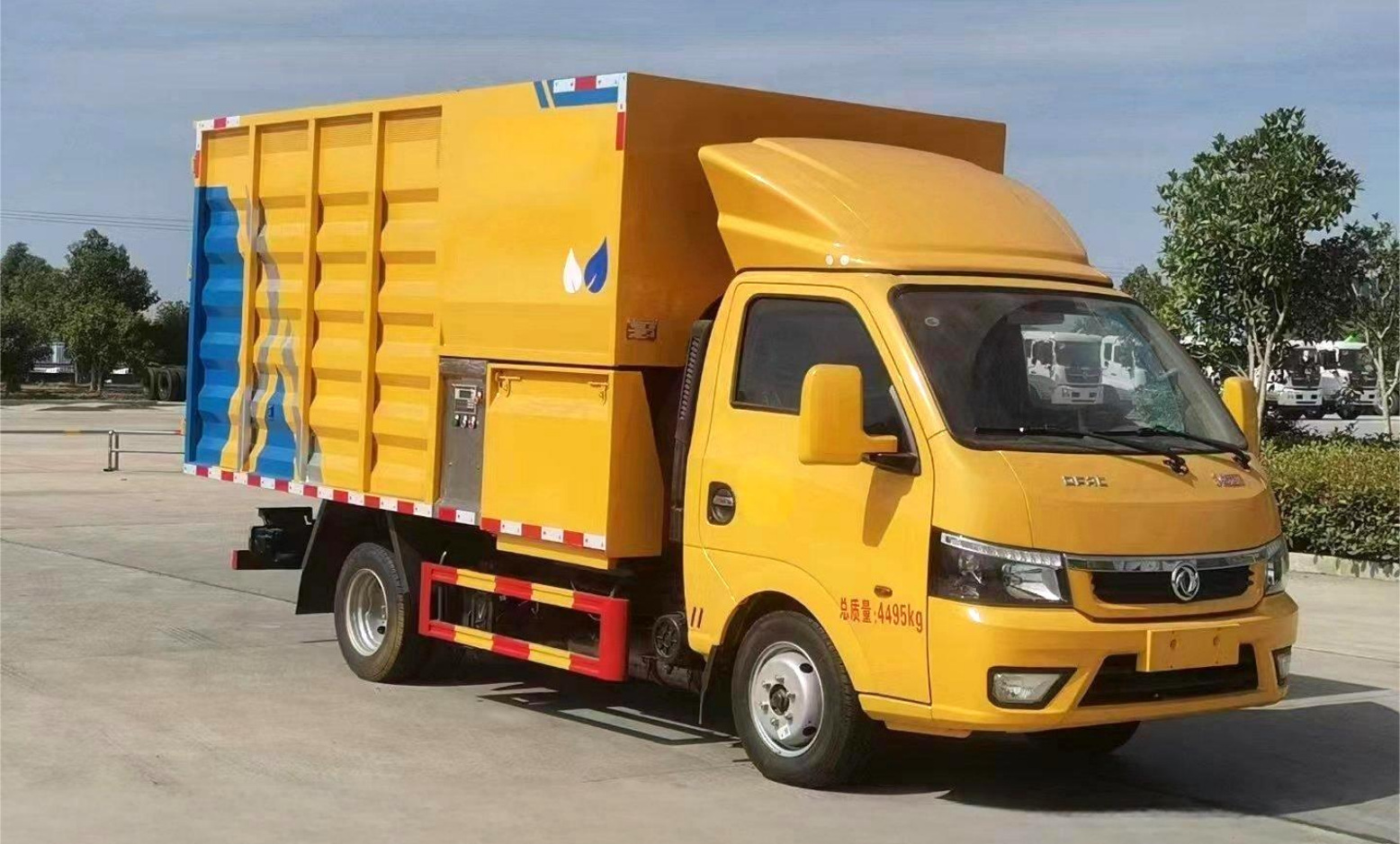 Dongfeng Tuyi 8m³ Garden Tree Shredder Truck product view