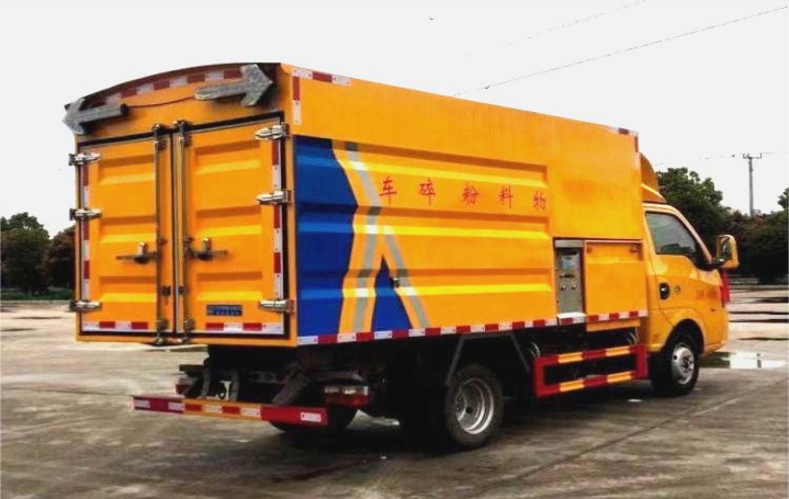 Dongfeng Tuyi 8m³ Garden Tree Shredder Truck detail view 5