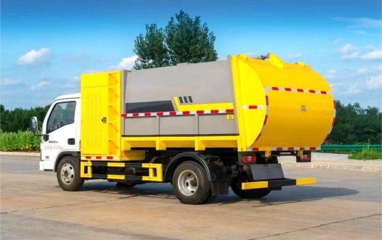 SAIC Yuejin Blue Label 6m³ Garden Tree Shredder Truck detail view 2
