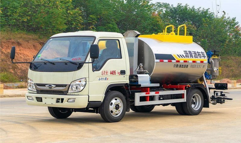 Foton Xiaoka Star 3m³ Asphalt Distributor Truck detail view 3