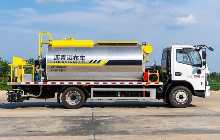 Dongfeng Daduolika 7m³ Asphalt Distributor Truck detail view 5