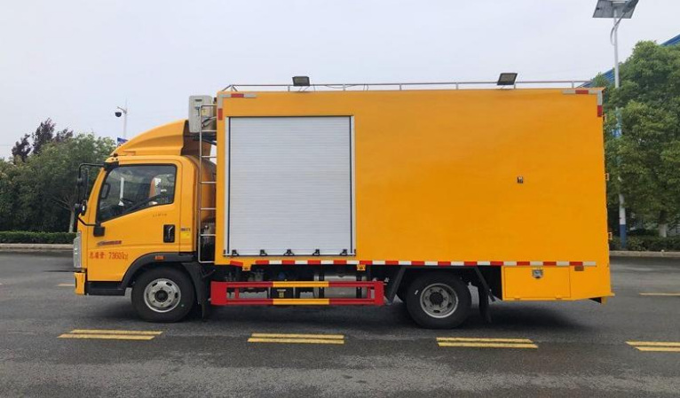 Sinotruk Howo UV Pipe Repair Truck detail view 4
