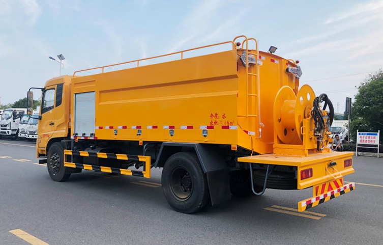 Dongfeng Tianjin 10m³ Sewer Jetter & Cleaning Truck detail view 2