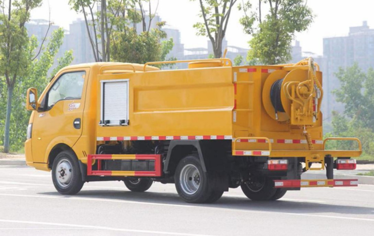 Dongfeng Tuyi 2m³ Sewer Jetter & Cleaning Truck detail view 2