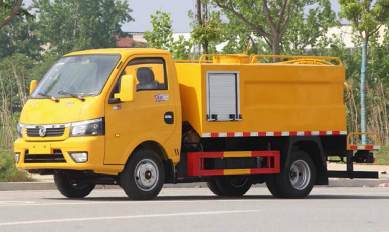 Dongfeng Tuyi 2m³ Sewer Jetter & Cleaning Truck detail view 4