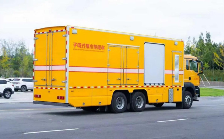 Sinotruk Mother-Sub Drainage Rescue Truck detail view 5