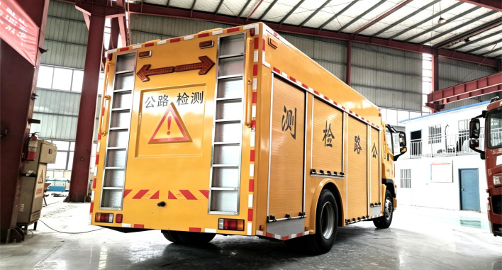 Isuzu Giga Highway Inspection Truck detail view 5