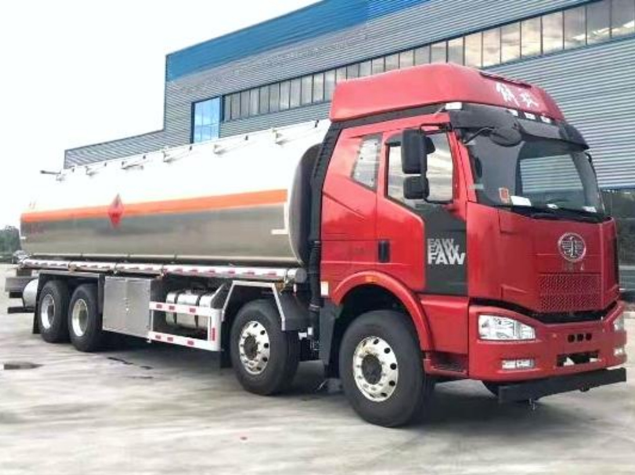 FAW Jiefang 8×4 31m³ Oil Transport Truck product view