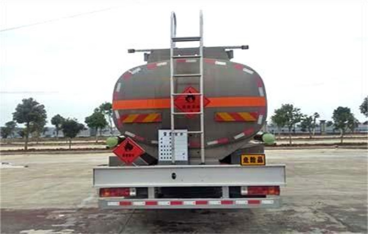 FAW Jiefang 8×4 31m³ Oil Transport Truck detail view 2