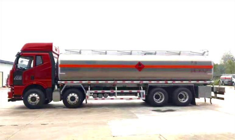 FAW Jiefang 8×4 31m³ Oil Transport Truck detail view 4