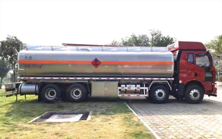 FAW Jiefang 8×4 31m³ Oil Transport Truck detail view 5