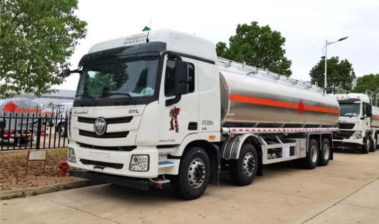 Foton Auman 8×4 25m³ Oil Transport Truck detail view 3