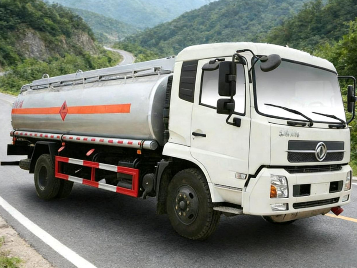 Dongfeng Tianjin 12m³ Oil Transport Truck product view