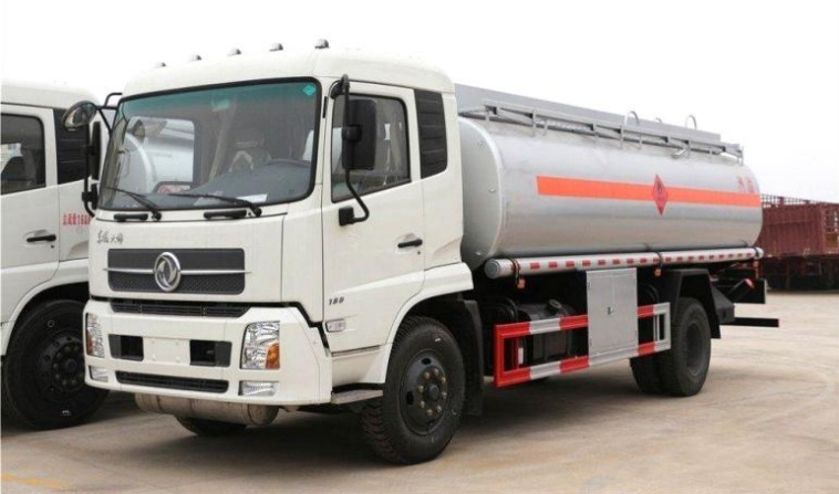 Dongfeng Tianjin 12m³ Oil Transport Truck detail view 3