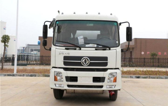 Dongfeng Tianjin 12m³ Oil Transport Truck detail view 5