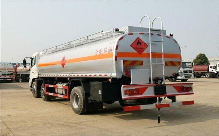 Dongfeng Tianjin 18m³ Oil Transport Truck detail view 2