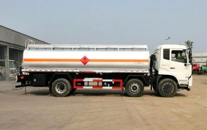 Dongfeng Tianjin 18m³ Oil Transport Truck detail view 5