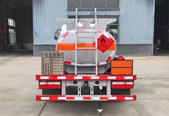 Dongfeng Duolika 2m³ Refueling Truck detail view 4