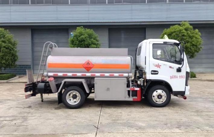 Dongfeng Duolika 2m³ Refueling Truck detail view 5