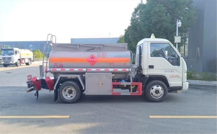 Foton Times Small Truck 2m³ Refueling Truck detail view 5