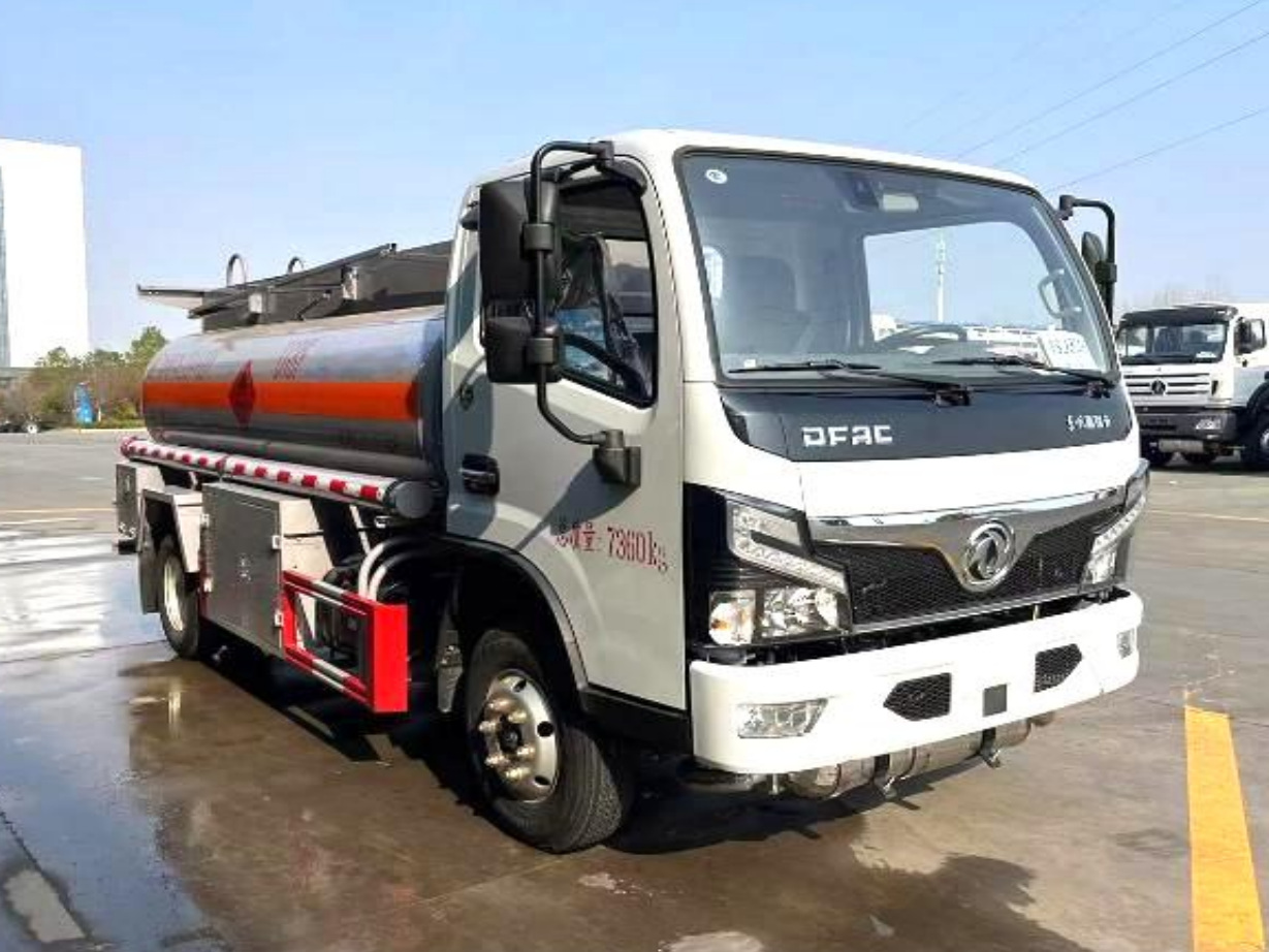 Dongfeng Xiaofuruika 5m³ Refueling Truck product view
