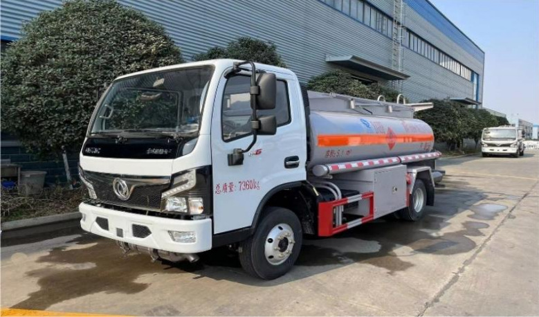 Dongfeng Xiaofuruika 5m³ Refueling Truck detail view 3