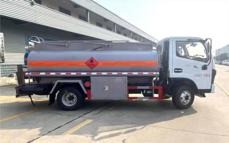 Dongfeng Xiaofuruika 5m³ Refueling Truck detail view 5