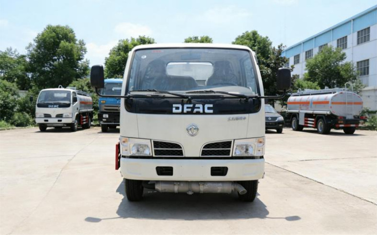 Dongfeng Small Duolika 4m³ Refueling Truck detail view 2