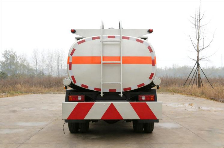 Foton Times Small Truck 6m³ Refueling Truck detail view 4