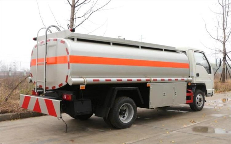 Foton Times Small Truck 6m³ Refueling Truck detail view 5
