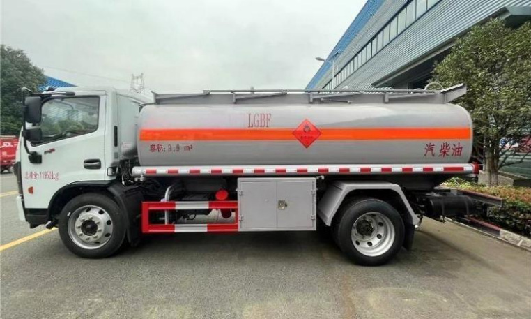 Dongfeng Furuika 10m³ Refueling Truck detail view 3