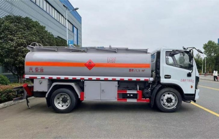 Dongfeng Furuika 10m³ Refueling Truck detail view 5