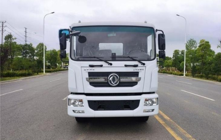 Dongfeng D9 12m³ Refueling Truck detail view 2