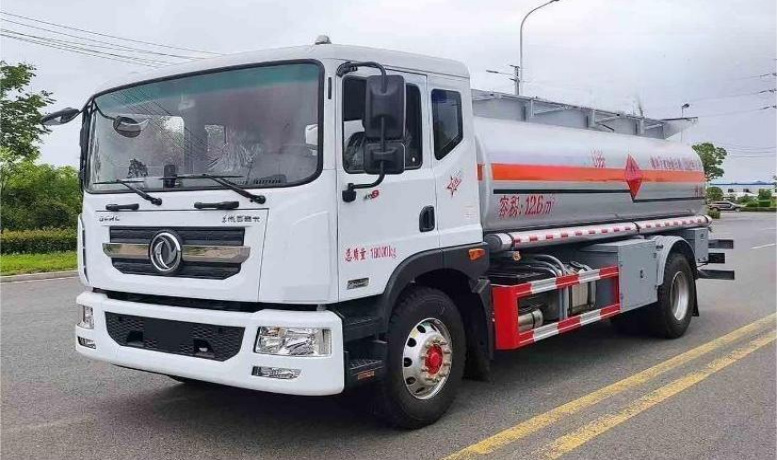 Dongfeng D9 12m³ Refueling Truck detail view 3