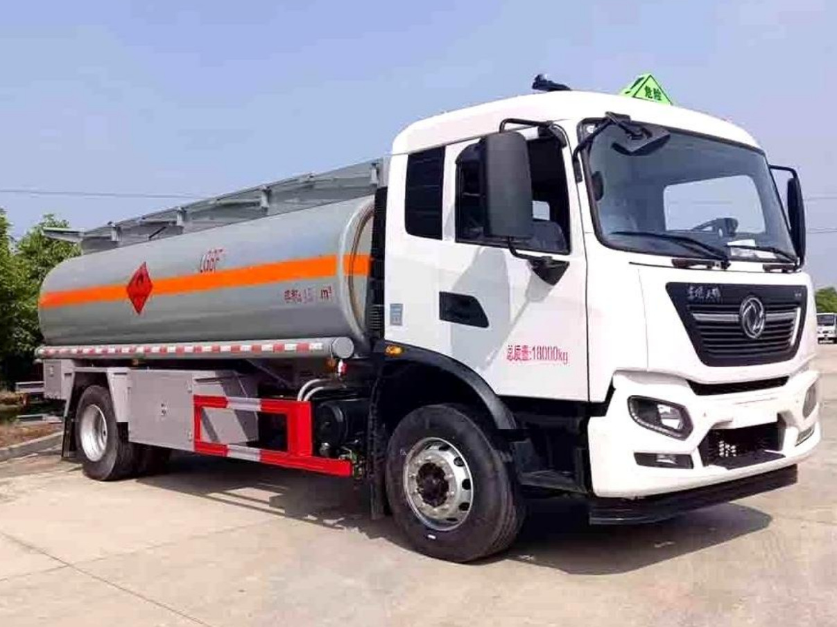 Dongfeng Tianjin 15m³ Carbon Steel Refueling Truck product view