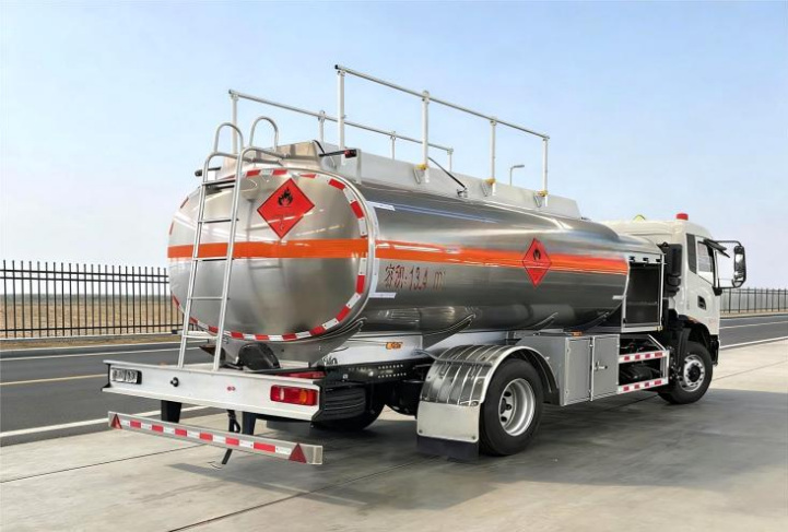 Dongfeng Tianjin 10m³ Aircraft Refueling Truck detail view 3