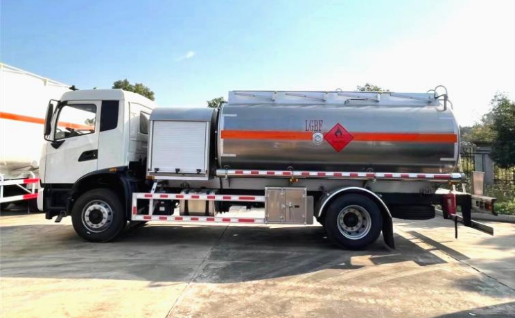 Dongfeng Tianjin 10m³ Aircraft Refueling Truck detail view 4