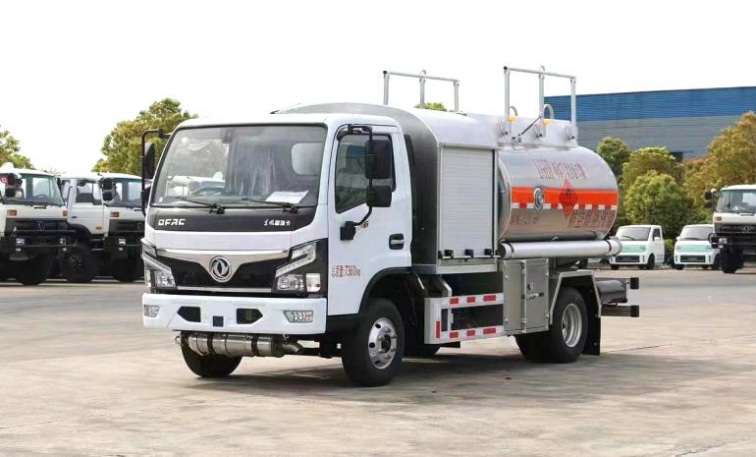 Dongfeng Xiaofuruika 4m³ Aircraft Refueling Truck detail view 2
