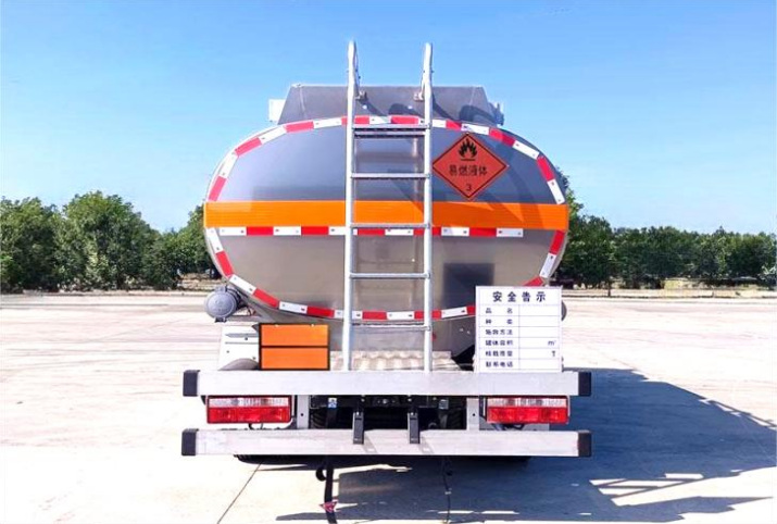 Dongfeng Xiaofuruika 4m³ Aircraft Refueling Truck detail view 3
