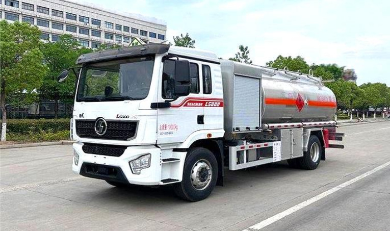 Shacman Delong 15m³ Aircraft Refueling Truck detail view 3