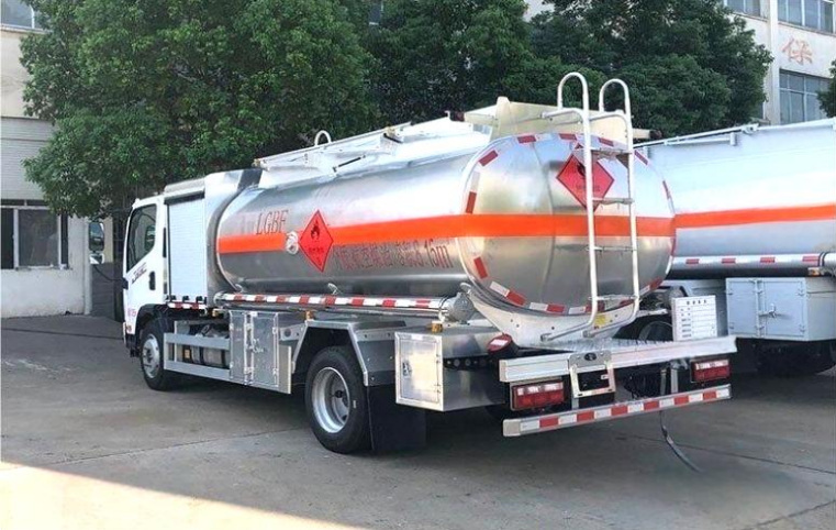 FAW Jiefang 8m³ Aircraft Refueling Truck detail view 2