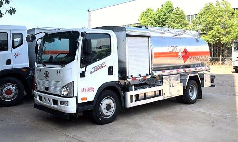 FAW Jiefang 8m³ Aircraft Refueling Truck detail view 3