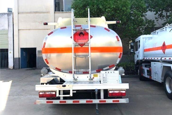 FAW Jiefang 8m³ Aircraft Refueling Truck detail view 4