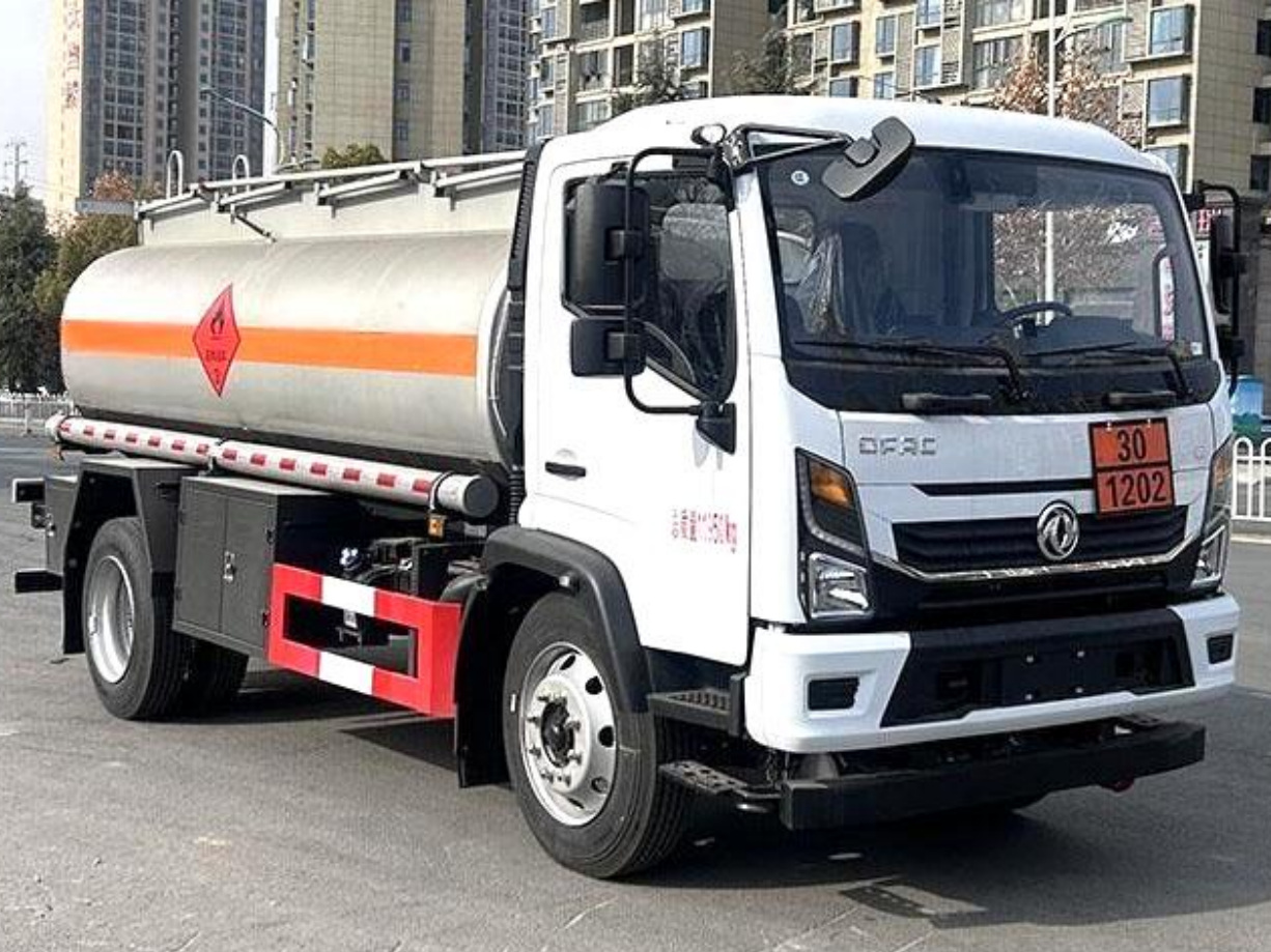 Dongfeng 8m³ Light Oil Tanker product view