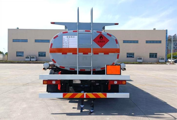 Shacman 12m³ Light Oil Tanker detail view 4