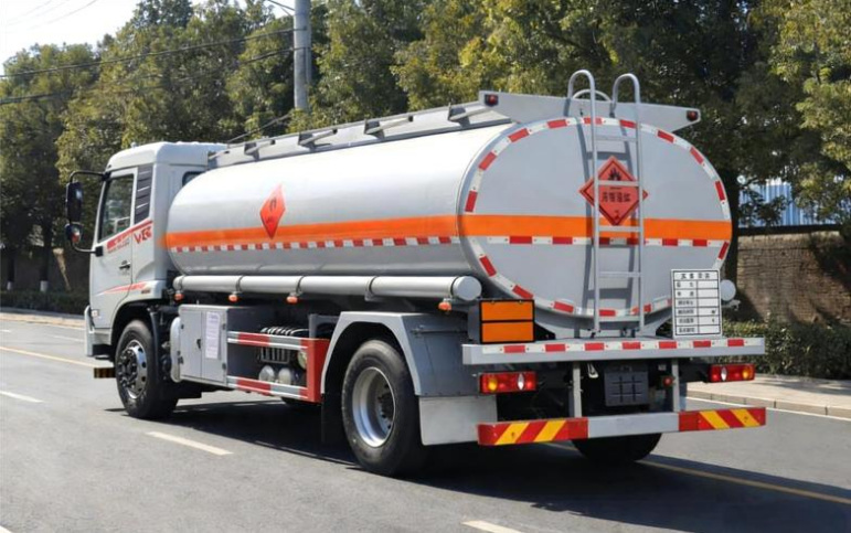 Dongfeng D3V 19m³ Light Oil Tanker detail view 2