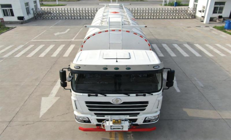 37m³ Asphalt Transport Semi-trailer detail view 2