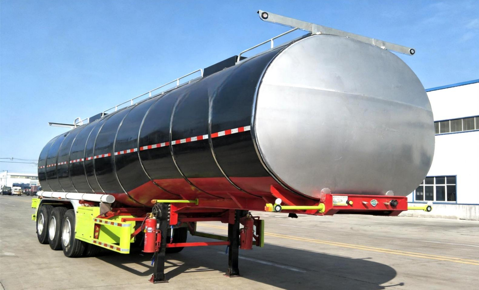 34m³ Lubricating Oil Tank Transport Semi-trailer product view