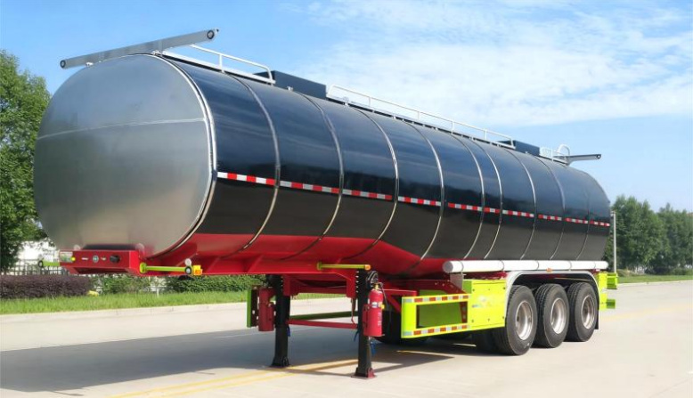 34m³ Lubricating Oil Tank Transport Semi-trailer detail view 3